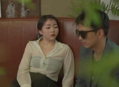 Anh chàng giả tật mù dụ em họ say rượu thỏa sức khám phá cơ thể